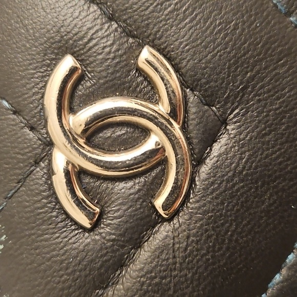 Chanel Black Chevron Lambskin Wallet with Logo - Picture 11 of 12